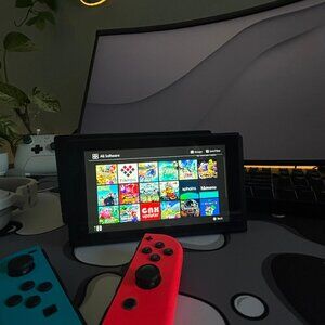 Jailbroken Nintendo Switch – Excellent Condition, All Games Free